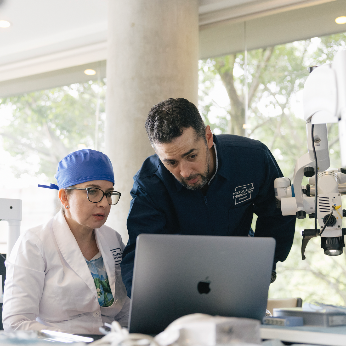 Curso básico de microcirugía endodóntica. Inversión: 2.700 USD (Reserva tu cupo con 500 USD)